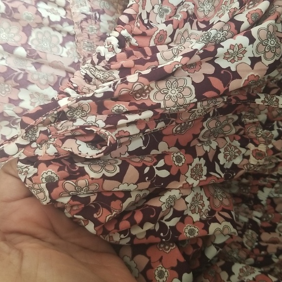 Hint of Blush Floral Dress - Picture 6 of 10